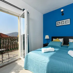 https://studio-apartment-gina.hotels-in-trogir.com