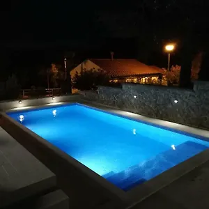 Ivezic 3* Njivice